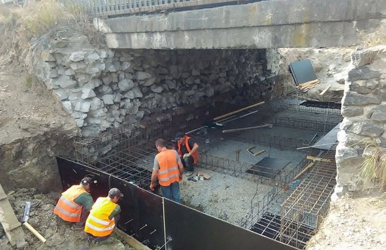 Из-за ремонта мостов перекроют трассу Житомир–Черновцы. Схемы объездов