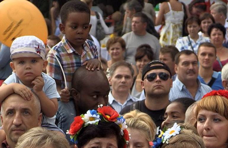 Более 50 тысяч туристов посетили фестиваль дерунов в Коростене. ВИДЕО