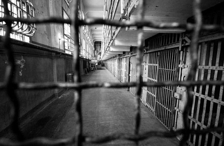 На Житомирщине замначальника тюрьмы требовал взятки за досрочное освобождение