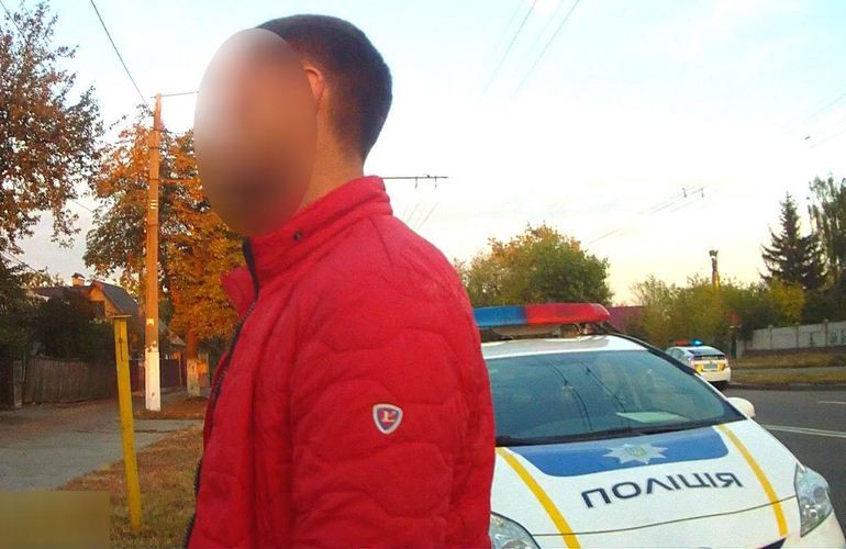 Полиция задержала мужчину, который посреди Житомира угрожал женщине пистолетом