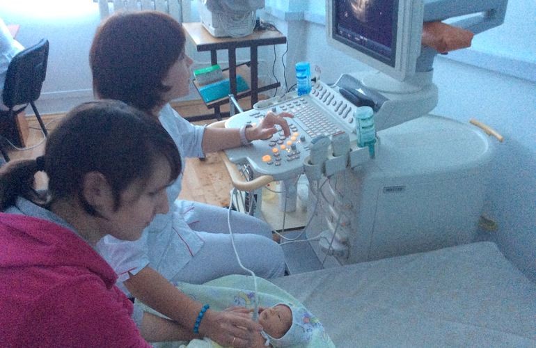 Клиенты и работники житомирского банка приобрели медоборудование для детской больницы