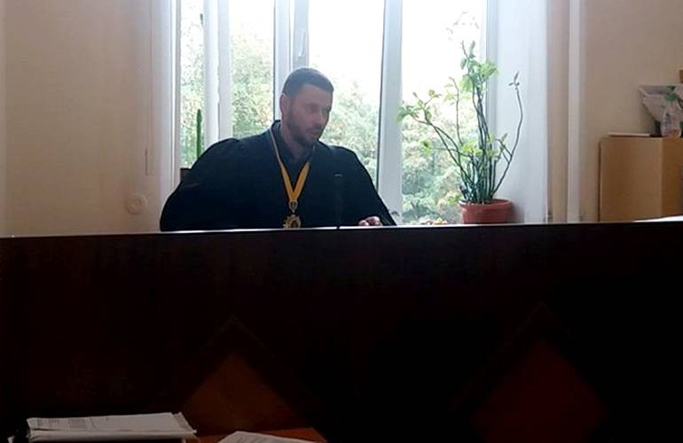 Вопреки закону. Житомирский судья Сингаевский запретил журналистам проводить видеосъемку заседания