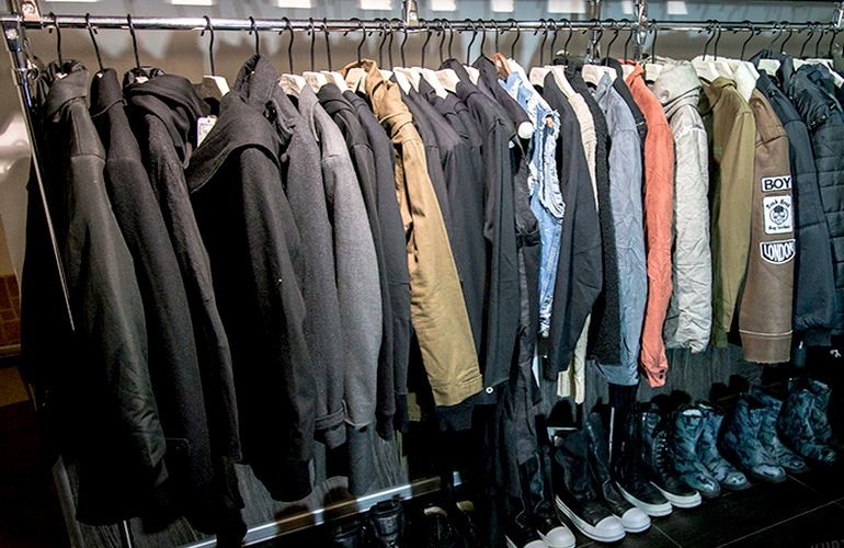 Зима близко: в Житомире мужчина хотел украсть куртку из магазина