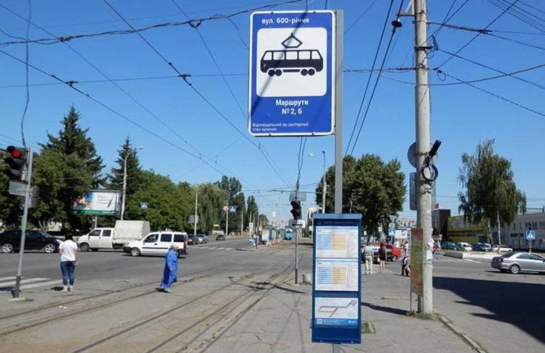 На остановках в Житомире появятся графики движения общественного транспорта. ФОТО