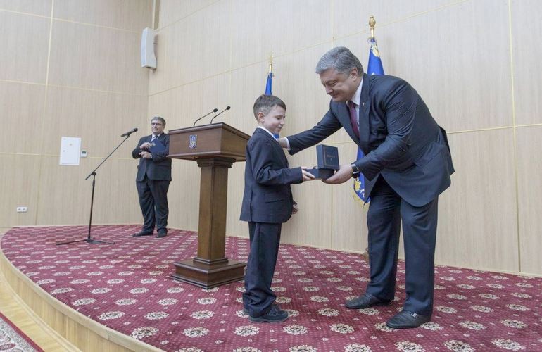 12-летний житомирский школьник получил из рук Порошенко золотые часы. ФОТО