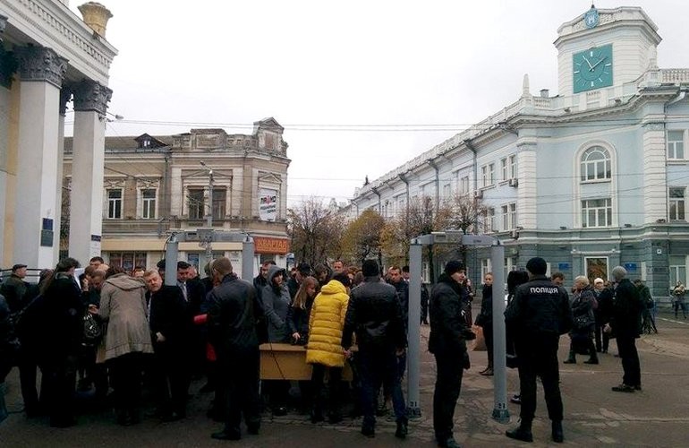 Перед приездом Порошенко в центре Житомира усилены меры безопасности. ФОТО