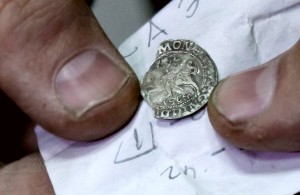  ​Раскопки на <b>Замковой</b> <b>горе</b> в Житомире: найдены старинные монеты и подземные ходы. ВИДЕО 