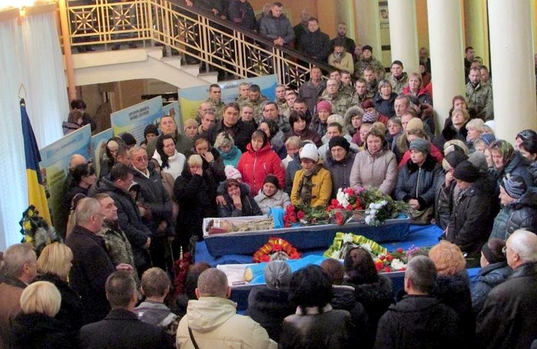 Двух погибших военных провели в последний путь в Новограде-Волынском. ФОТО