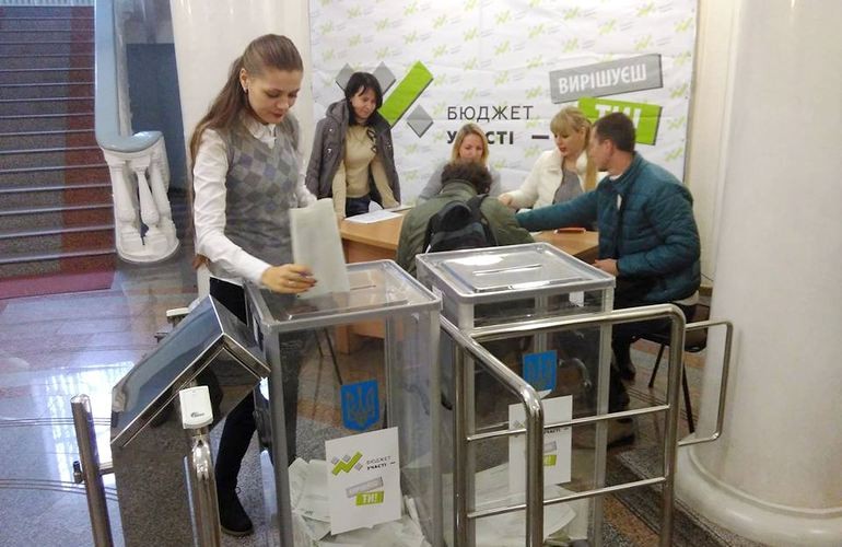В Житомире продолжается голосование за проекты Бюджета участия. В первый день отдали свои голоса 120 житомирян