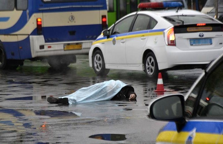 В Житомире погиб мужчина, который перебегал дорогу на бердичевском мосту