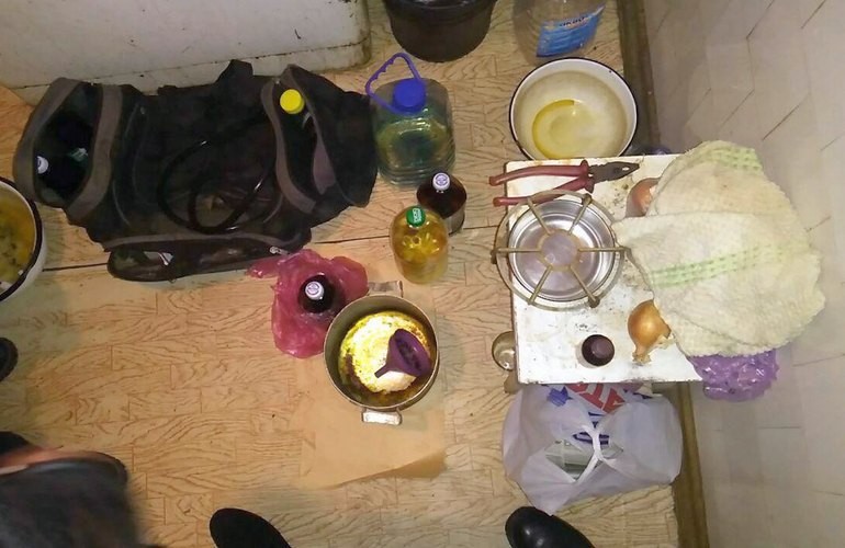 ​Копы «накрыли» в Житомире домашнюю нарколабораторию. ФОТО