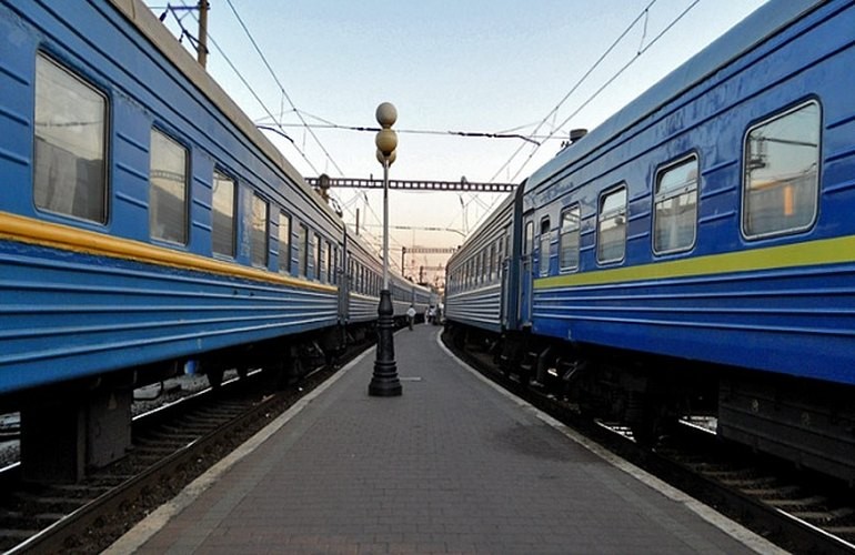 Купить билет станет проще: «Укрзалізниця» запустила сайт по продаже ж/д билетов через смартфоны