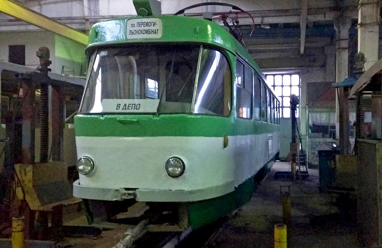 ​В цехах житомирского ТТУ ремонтируют трамвай 1978 года выпуска
