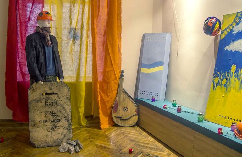 До 30 ноября в «Украинском доме» житомиряне могут ознакомиться с выставкой о Евромайдане. ФОТО