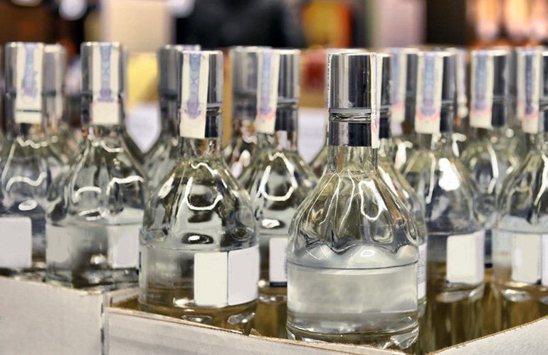 Кабмин повысил минимальные цены на алкоголь: пол-литра водки теперь от 70 гривен