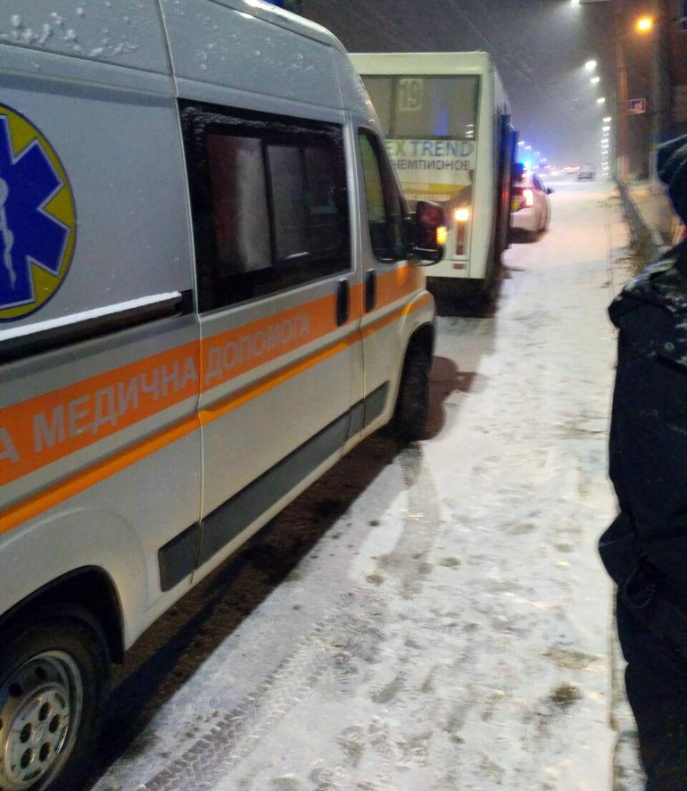 В Житомире маршрутка переехала 9-летнего мальчика, который выпал из открытой двери. ФОТО