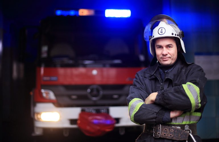 Ночью в Житомире 8 спасателей тушили пожар в частном доме