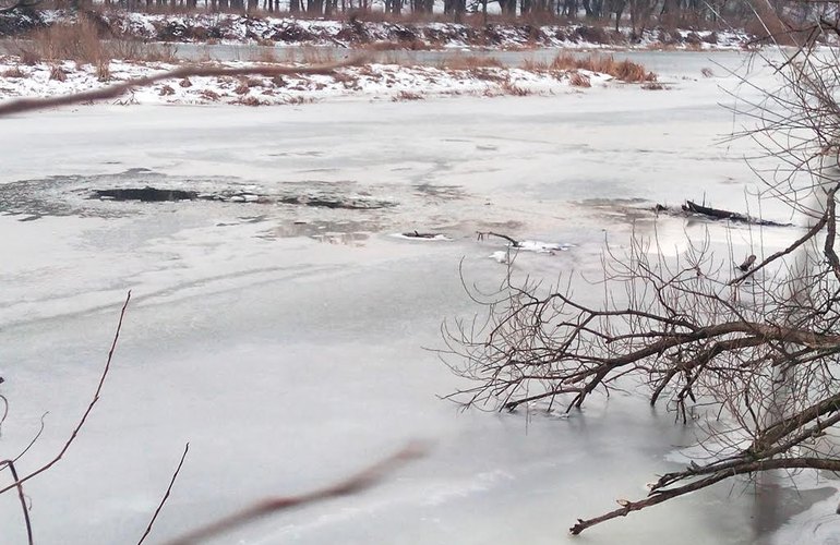 В Житомирской области спасли двух детей, которые провалились под лед на Тетереве