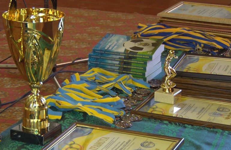 «Технічний ліцей» з Черняхова здобув друге місце в першості з футболу в Житомирській області за 2016 рік. ВІДЕО
