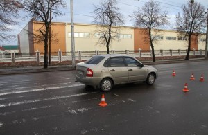 ДТП в Житомире: Lada на пешеходном переходе сбила женщину. ФОТО