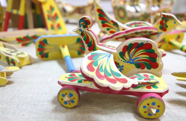 Мастера народного творчества привезли в Житомир выставку аутентичной яворивской игрушки. ФОТО