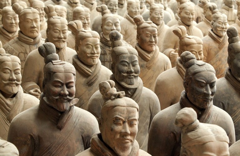 Китай подарил Житомиру копию скульптуры терракотового воина в натуральную величину
