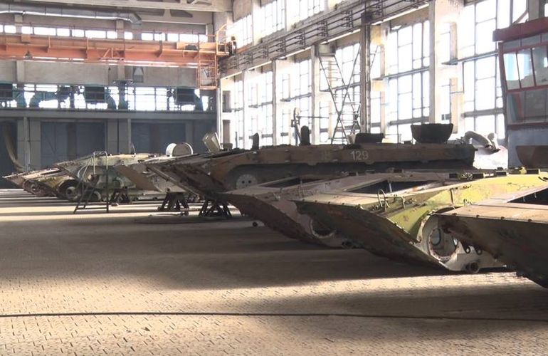 Житомирський бронетанковий завод у 2017 році поновив свою роботу у повному обсязі. ВІДЕО