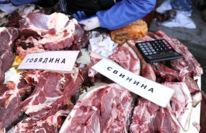 Горсовет просит жителей Житомира не покупать мясо на стихийных рынках