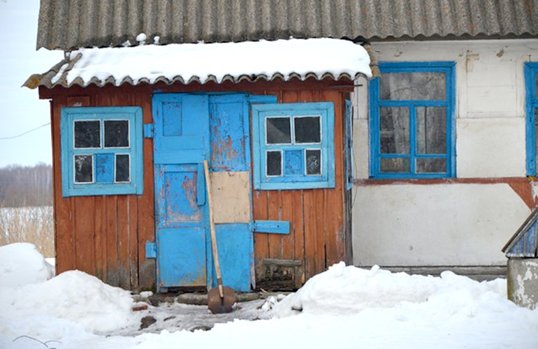 В Житомирской области спасли троих мальчишек, которых горе-родители закрыли в хате. ФОТО