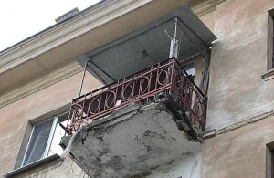 В Житомире насчитали 340 аварийных балконов: на ремонт выделили 500 тыс. гривен