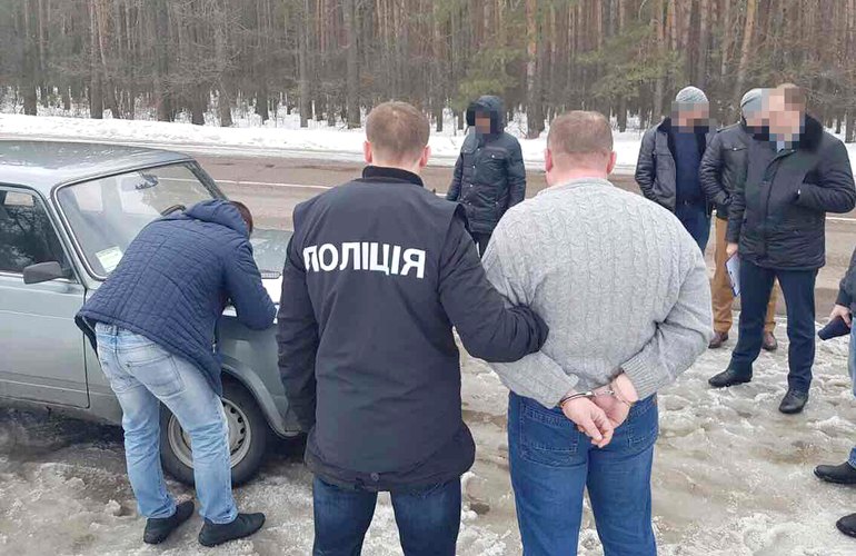 В Житомирской области при получении взятки задержан майор полиции. ФОТО