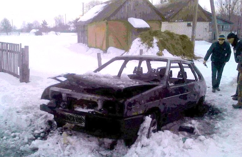 В селе на Житомирщине мужчина заживо сгорел в собственной машине