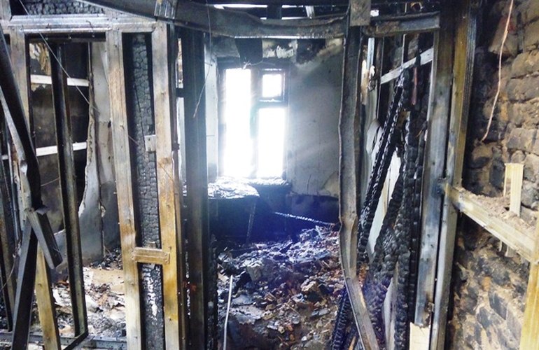 Ночной пожар в Житомире: на месте спасатели нашли тело мужчины. ФОТО