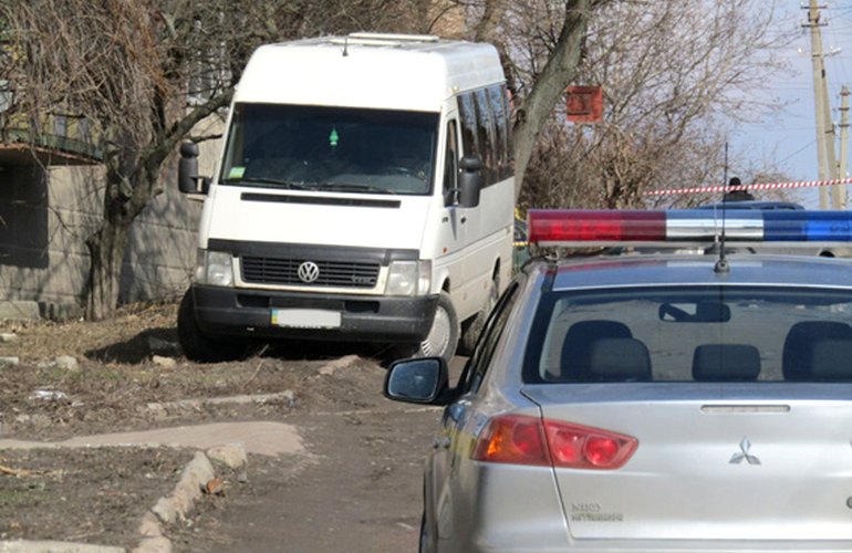 Житель Бердичева в своём автомобиле обнаружил растяжку с гранатой. ФОТО