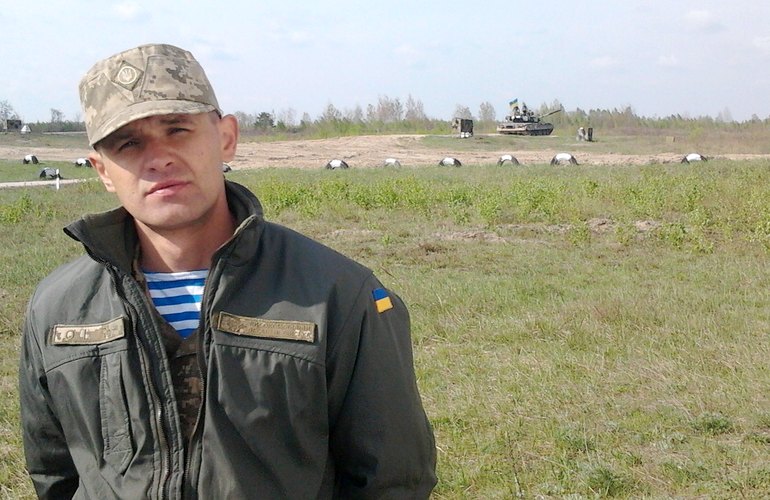 В Житомире похоронили 28-летнего десантника, который прошел Майдан и АТО. ФОТО