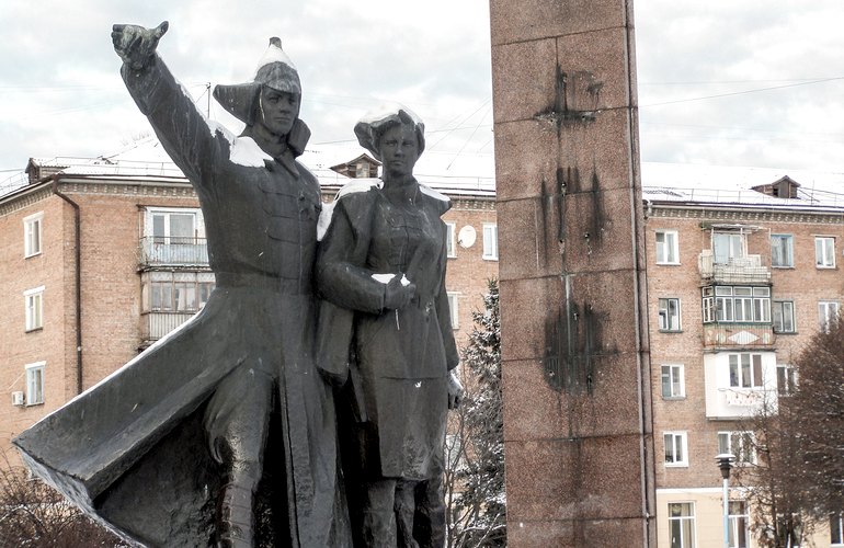 Декоммунизация в Коростене: старые советские памятники переименовали и решили не сносить. ФОТО