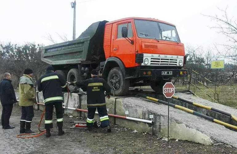 Трагедия в Житомирской области: «КамАЗ» раздавил 58-летнего мужчину. ФОТО