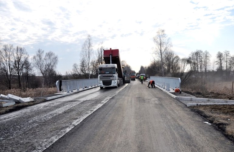 В Житомирском районе после ремонта открыли движение по мосту