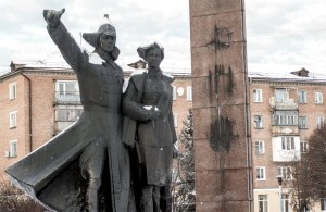  Декоммунизация в <b>Коростене</b>: старые советские памятники переименовали и решили не сносить. ФОТО 
