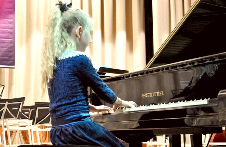 В Житомире наградили юных пианистов, которые стали лауреатами конкурса имени Рихтера. ФОТО