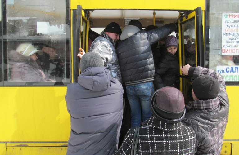 В сети появилось видео, которое показывает реальный пассажиропоток в маршрутках Житомира