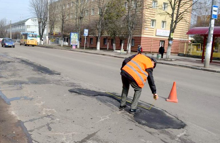 10 лет гарантии на ремонт дорог: в Житомире теперь по-новому будут класть асфальт