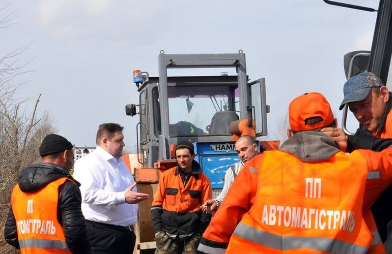 Заметки губернатора: Игорь Гундич рассказал, почему ему не нравится ямочный ремонт дорог. ФОТО