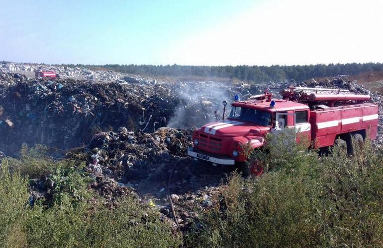 Снова дымило над Житомиром: неизвестные подожгли полигон бытовых отходов