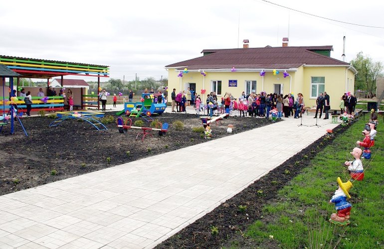 В селе под Житомиром восстановили детский сад, который не работал с 1994 года. ФОТО