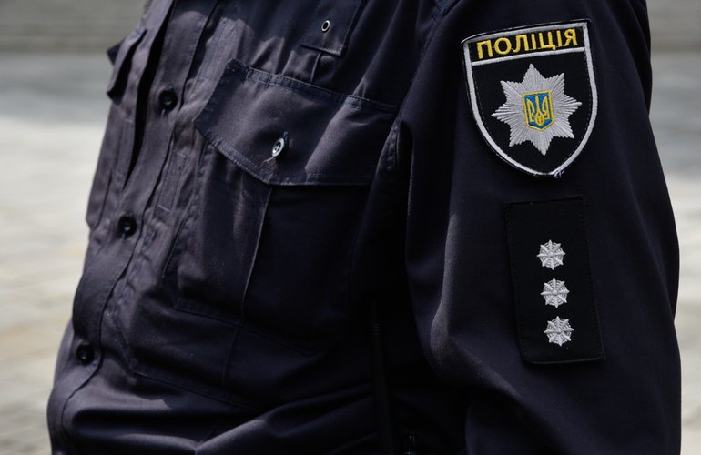 В Житомирской области 24-летний парень набросился на полицейских с ножом