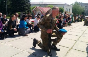 Сотни житомирян пришли попрощаться с бойцом 95-й бригады Валентином Ковальским. ФОТО
