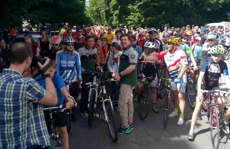 В велопробеге в Житомире приняли участие вице-премьер Зубко и мэр города. ФОТО