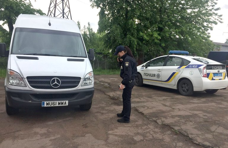 Патрульные за час нашли угнанный в Житомире автомобиль Mercedes. ФОТО