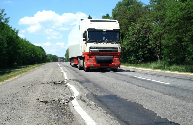 Не больше 24 тонн: в Житомирской области вводится ограничение движения грузовых автомобилей